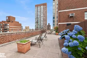 130 W 67th St, New York, NY 10023 - Photo 6