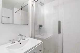 190 E 72nd St, New York City, NY 10021 - Photo 8