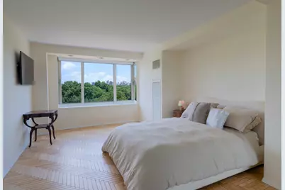 106 Central Park S #8A, New York City, NY 10019 - Photo 8