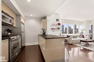 350 W 42nd St, New York City, NY 10036 - Photo 4