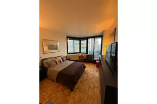 303 E 60th St, New York City, NY 10022 - Photo 2