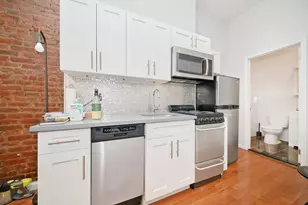 331 W 43rd St, New York City, NY 10036 - Photo 4