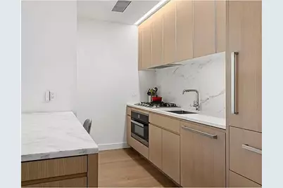 500 W 45th Street #509, New York City, NY 10036 - Photo 2