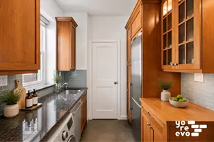 211 W 10th St, New York, NY 10014 - Photo 4