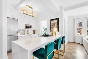 330 W 72nd St, New York City, NY 10023 - Photo 4