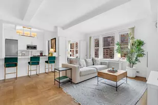 330 W 72nd St, New York City, NY 10023 - Photo 2