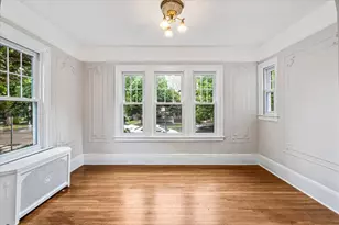 102-02 Ascan Ave, Forest Hills, NY 11375 - Photo 8