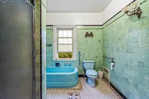 102-02 Ascan Ave, Forest Hills, NY 11375 - Photo 22
