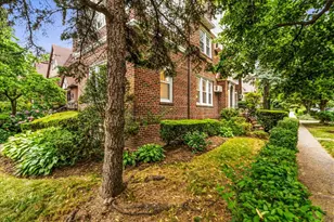 102-02 Ascan Ave, Forest Hills, NY 11375 - Photo 36