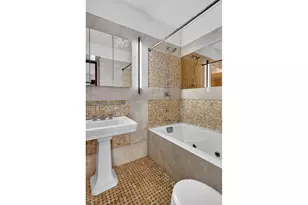 60 Greenwich Ave, New York City, NY 10011 - Photo 10