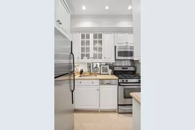 180 W 58th Street #3C, New York City, NY 10019 - Photo 4