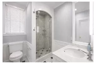 410 E 57th St, New York City, NY 10022 - Photo 8