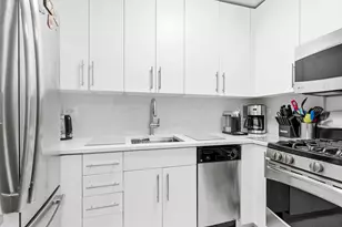 330 E 38th St, New York City, NY 10016 - Photo 4