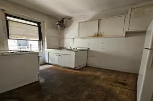 21-15 33rd St, Astoria, NY 11105 - Photo 2