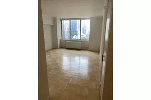 236 E 47th St, New York City, NY 10017 - Photo 2