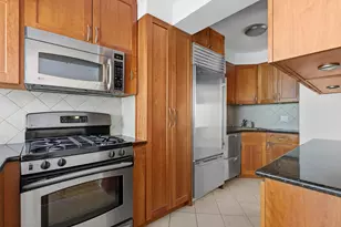 333 E 46th St, New York City, NY 10017 - Photo 4