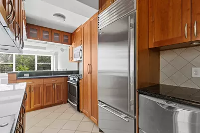 333 E 46th Street #6H, New York City, NY 10017 - Photo 2