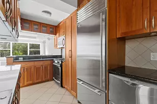 333 E 46th St, New York City, NY 10017 - Photo 2