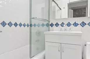 333 E 46th St, New York City, NY 10017 - Photo 10