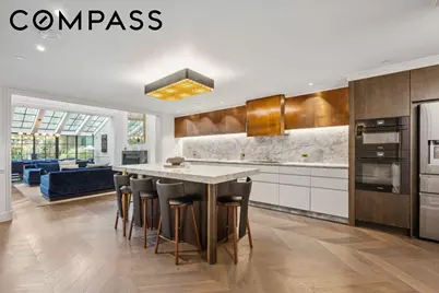 241 E 48th Street, New York City, NY 10017 - Photo 4
