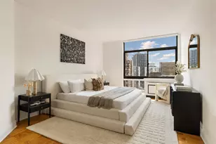 303 E 43rd St, New York City, NY 10017 - Photo 6