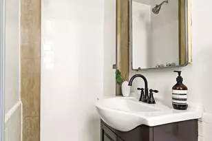 324 E 41st St, New York City, NY 10017 - Photo 8
