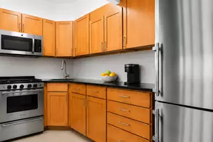 210 E 36th St, New York City, NY 10016 - Photo 2