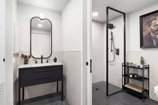 547 W 47th St, New York City, NY 10036 - Photo 4