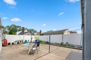 88-11 Sabre St, New York City, NY 11427 - Photo 20