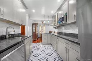 88-11 Sabre St, New York City, NY 11427 - Photo 8