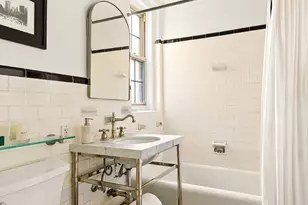 61 W 9th St, New York, NY 10011 - Photo 6