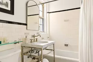 61 W 9th St, New York, NY 10011 - Photo 6