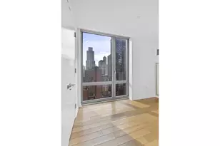 310 W 52nd St, New York, NY 10019 - Photo 10