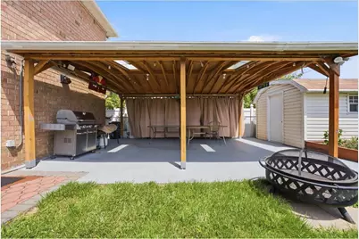 2410 Lodovick Avenue, New York City, NY 10469 - Photo 18