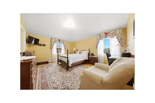 2410 Lodovick Ave, New York City, NY 10469 - Photo 32