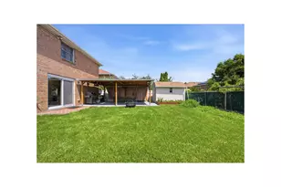 2410 Lodovick Ave, New York City, NY 10469 - Photo 16