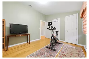 2410 Lodovick Ave, New York City, NY 10469 - Photo 36