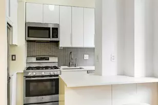 333 W 56th St, New York, NY 10019 - Photo 4
