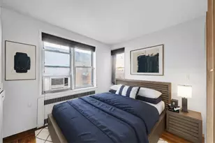 305 W 52nd St, New York City, NY 10019 - Photo 2
