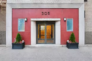 305 W 52nd St, New York City, NY 10019 - Photo 10