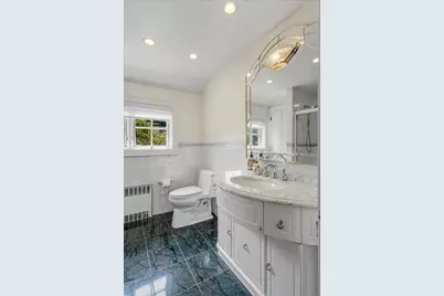 180 Greenway S, New York City, NY 11375 - Photo 36