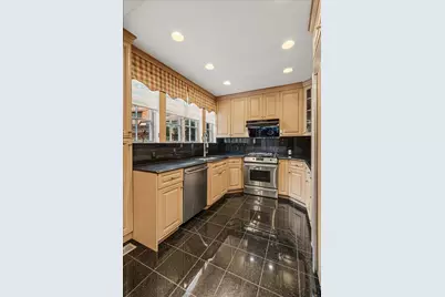 180 Greenway S, New York City, NY 11375 - Photo 14