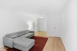 305 E 40th St, New York City, NY 10017 - Photo 6
