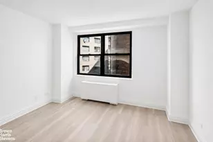 305 E 40th St, New York City, NY 10017 - Photo 8