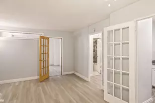 305 E 40th St, New York City, NY 10017 - Photo 2