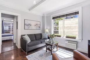 345 W 55th St, New York City, NY 10019 - Photo 2
