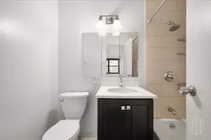 200 E 24th St, New York, NY 10010 - Photo 6