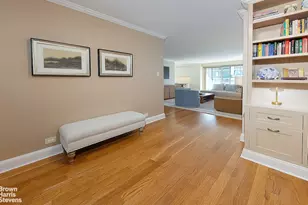 300 E 40th St, New York City, NY 10016 - Photo 4