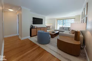 300 E 40th St, New York City, NY 10016 - Photo 2