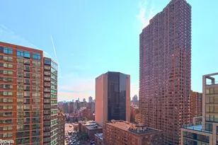 300 E 40th St, New York City, NY 10016 - Photo 10